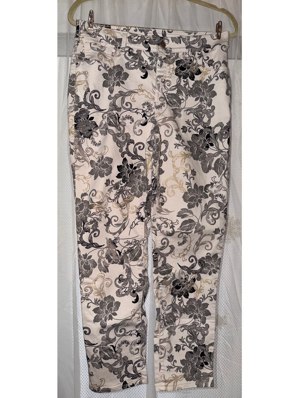 Chico’s Perfect Stretch Girlfriend Ankle Floral Slim Pants 0.5